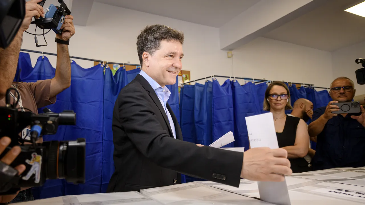 Alegeri Bucureşti. Rezultate exit-poll! Nicuşor Dan câştigă un nou mandat. Cursă strânsă la Sectorul 1 şi Sectorul 2. George Tuţă şi Clotilde Armand la egalitate / Daniel Băluţă şi Ciucu câştigă un nou mandat. Fiul lui Piedone este noul primar de la Sectorul 5
