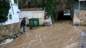După tragedia din Halkidiki, Grecia se confruntă cu inundaţii. Importante rute de transport din vestul ţării, închise 