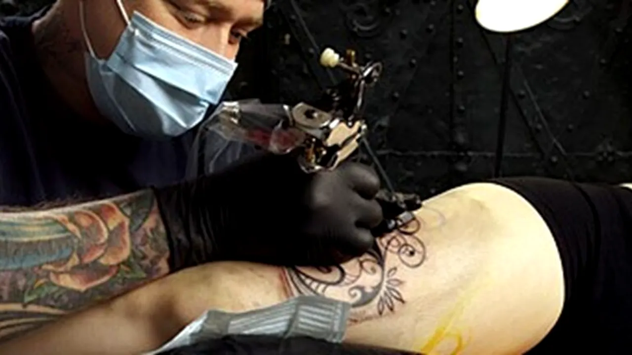 Produs pentru tatuaje vândut online, interzis definitiv în Italia. Cum îl recunoașteți