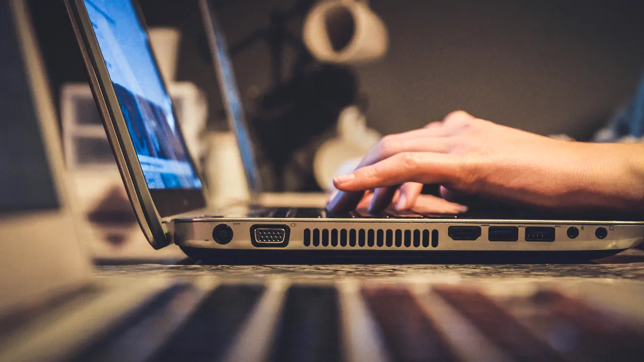 Studiu: 300 de milioane de copii se confruntă în fiecare an cu abuzuri sexuale online