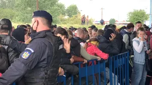 Povestea sfâşietoare a unei femei care a fost prinsă în îmbulzeala din vama Nădlac: Măcar pe copii să-i salvăm