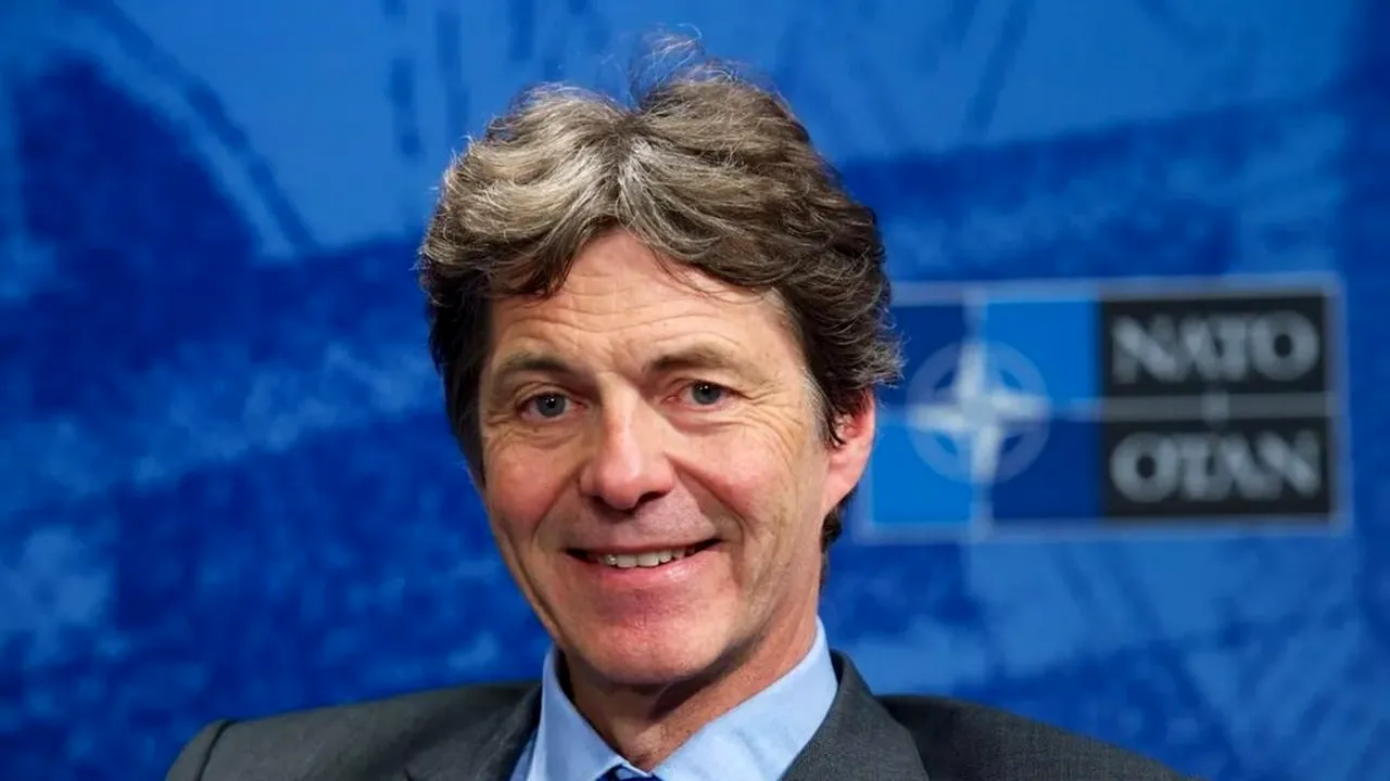 Șef al spionajului Germaniei, care a gestionat informații clasificate NATO, victimă a hackerilor. Cum i-au intrat în telefon