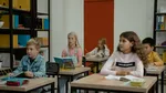 Elevii care trec clasa a VIII-a nu vor mai susține două examene de vara viitoare. Parlamentul a adoptat legea care îi scapă pe absolvenții de gimnaziu de examenul de admitere la liceu