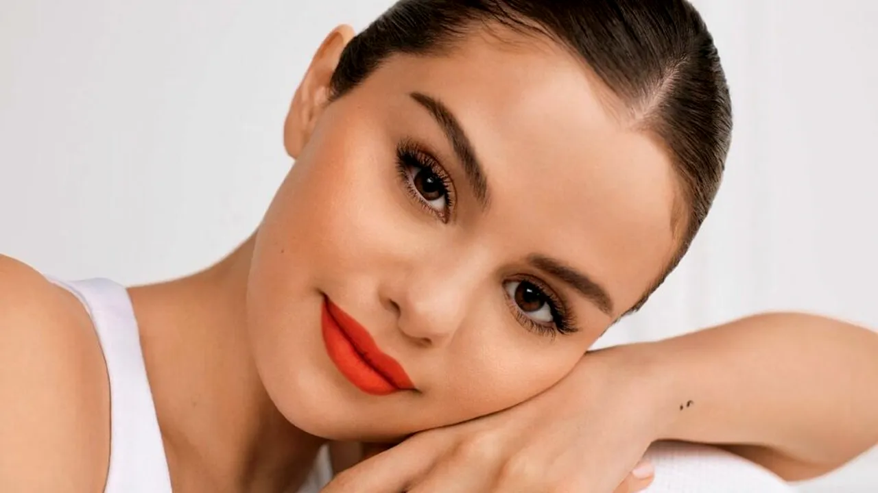 În timp ce alte vedete își retrag produsele de pe piață, Selena Gomez dă lovitura cu Rare Beauty