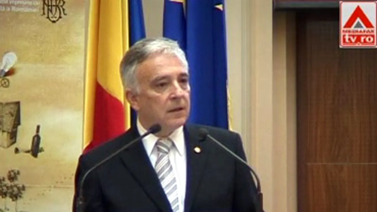 Isărescu cere băncilor soliditate şi prudenţă