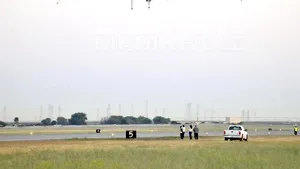 Facebook vrea să extindă accesul la internet cu ajutorul razelor laser şi al avioanelor solare