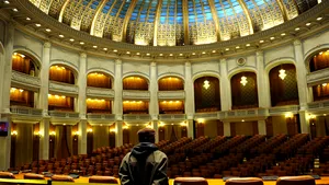 Urban: Parlamentarii care absentează nemotivat la 50% din şedinţe să îşi piardă mandatul