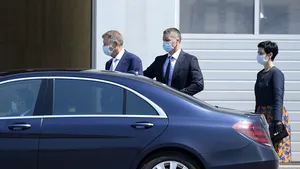 Klaus Iohannis: S-a renunţat la mai multe restricţii. Virusul nu pleacă în vacanţă/ Şeful statului critică PSD pentru moţiunea de cenzură