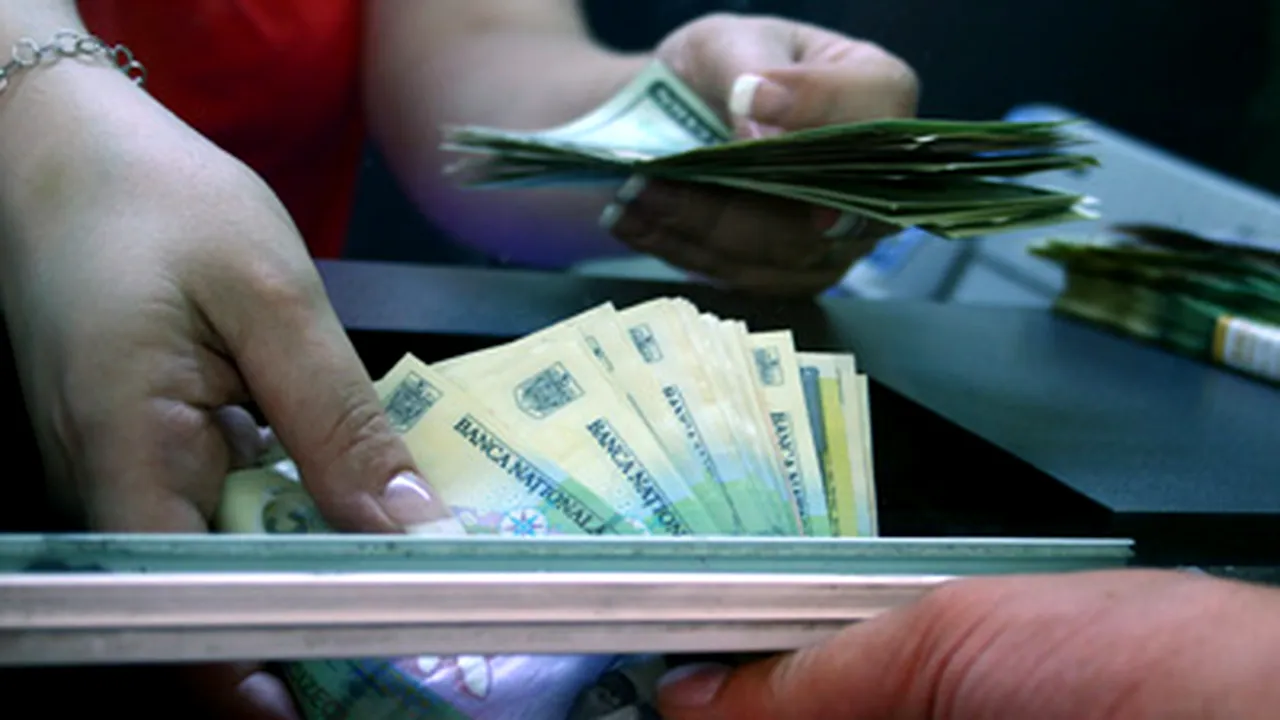 Cursul leului la nivelul minim istoric, la o cotaţie de 4,18 lei/euro