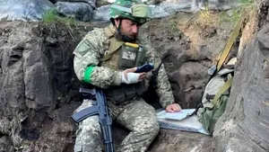 Pe frontul din estul Ucrainei, un profesor universitar ţine curs online studenţilor săi