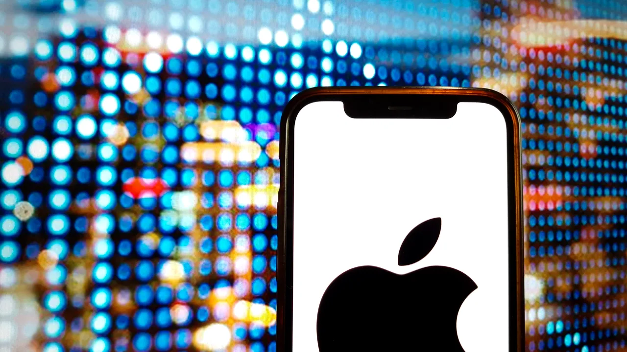Iphone-ul va avea AI din China. Preşedintele Alibaba a confirmat parteneriatul cu Apple pentru piaţa din ţara sa