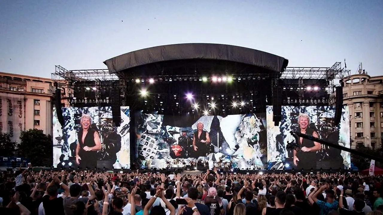 Cum a „căzut” zidul Parlamentului. Sute de oameni, spectatori la concertul trupei Bon Jovi, din curtea clădirii