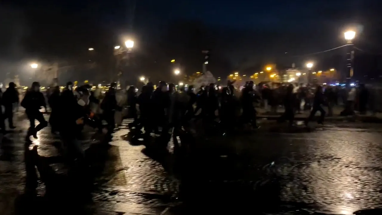 Confruntări între protestatari şi forţele de ordine în Franţa