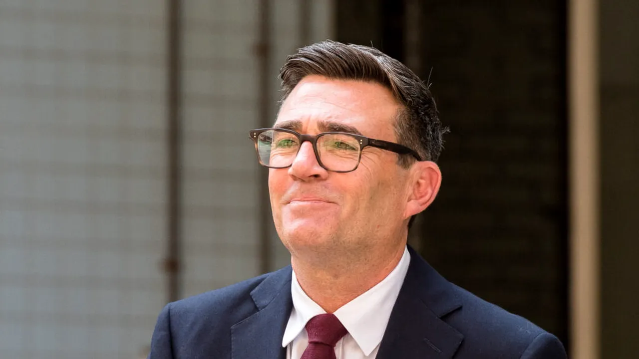 Burnham îl va primi pe Macron la Londra. Premierul Marii Britanii vrea relații mai strânse cu Franța și UE