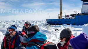 Pasagerii navei blocate în Antarctica sunt aşteptaţi în Australia în două săptămâni