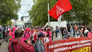 Mii de oameni au ieșit în stradă în Germania, înaintea unor alegeri în care AfD este favorit. Partidul trece de 40% în sondaje