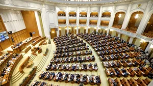 Plen reunit, joi, pentru cele trei proiecte pe care şi-a asumat răspunderea Guvernul Orban