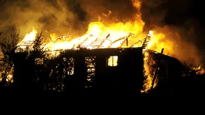 FOTO Unul dintre cele mai mari incendii din istoria Californiei continuă să facă ravagii. Un oraş istoric a ars din temelii