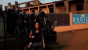 FOTO Andreea Câmpeanu, fotojurnalist în războaiele din Africa: Fotografiam şi când m-am întors era arma îndreptată spre mine