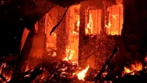 Harghita: O casă şi şase grajduri au ars din cauza trăsnetelor