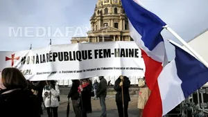 Manifestaţie împotriva Femen la Paris