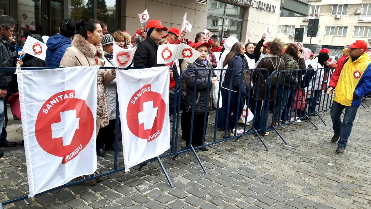 VIDEO Federaţia Sanitas a pichetat, din nou, Ministerul Sănătăţii. Sindicaliştii ameninţă cu greva