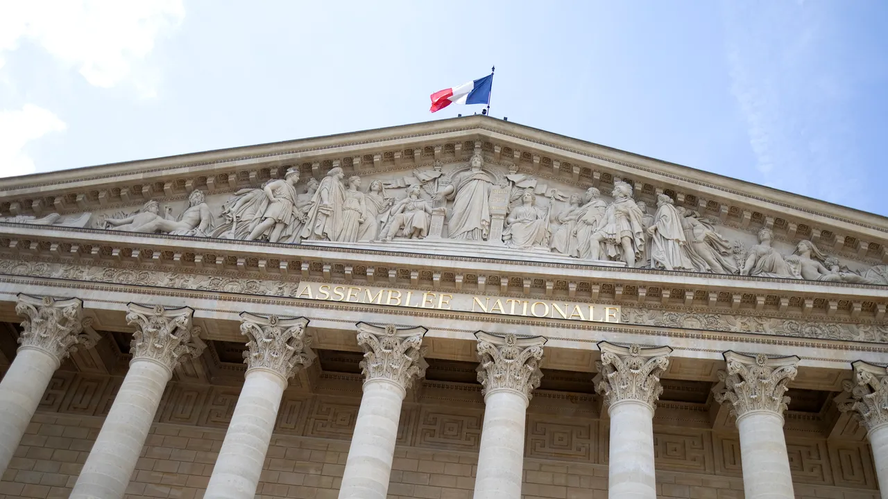 Francezii îşi aleg azi Legislativul, în al doilea tur de scrutin: Le Pen sau Macron?