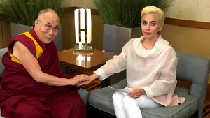 Lady Gaga are ordin de restricţie în China, după ce s-a întâlnit cu liderul spiritual Dalai Lama - VIDEO
