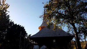 Biserică din 1731, dăruită Reginei Maria, restaurată cu bani europeni. Lăcaşul de cult a fost abandonat în ultimii ani. FOTO