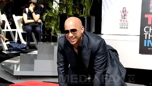 Actorul Vin Diesel şi-a lăsat amprentele în cimentul de la Hollywood - FOTO