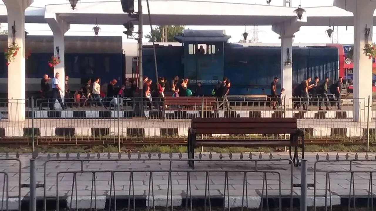 Încă un grup de migranţi a coborât în gara din Timişoara. Poliţia face verificări / Duminică dimineaţă, zeci de imigranţi care circulau cu trenul Bucureşti – Budapesta au fost preluaţi de poliţiştii timişoreni