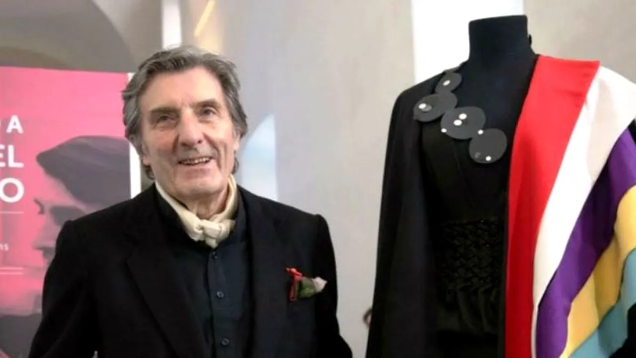 A murit Emanuel Ungaro. Creatorul de modă, cunoscut pentru culorile vii şi imprimeurile îndrăzneţe: „O rochie nu trebuie să o porţi, trebuie să trăieşti în ea”