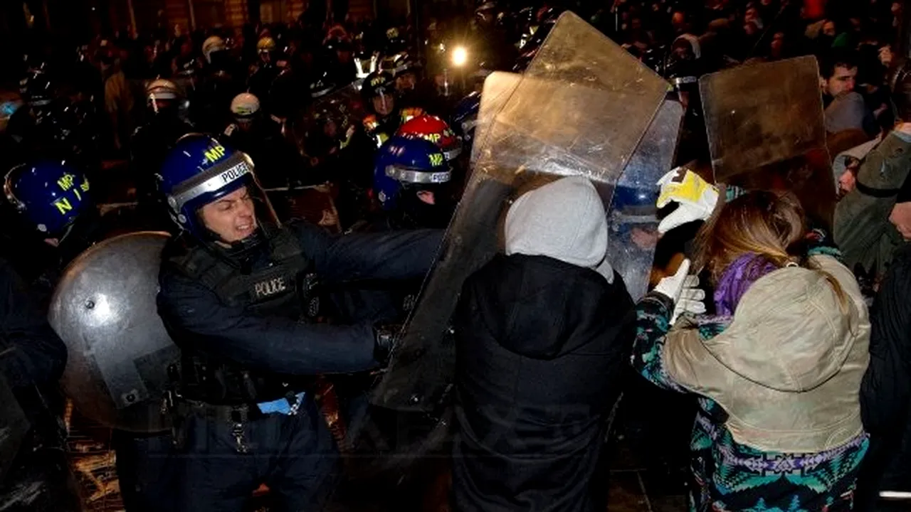 Maşina Prinţului Charles, atacată de protestatari la Londra