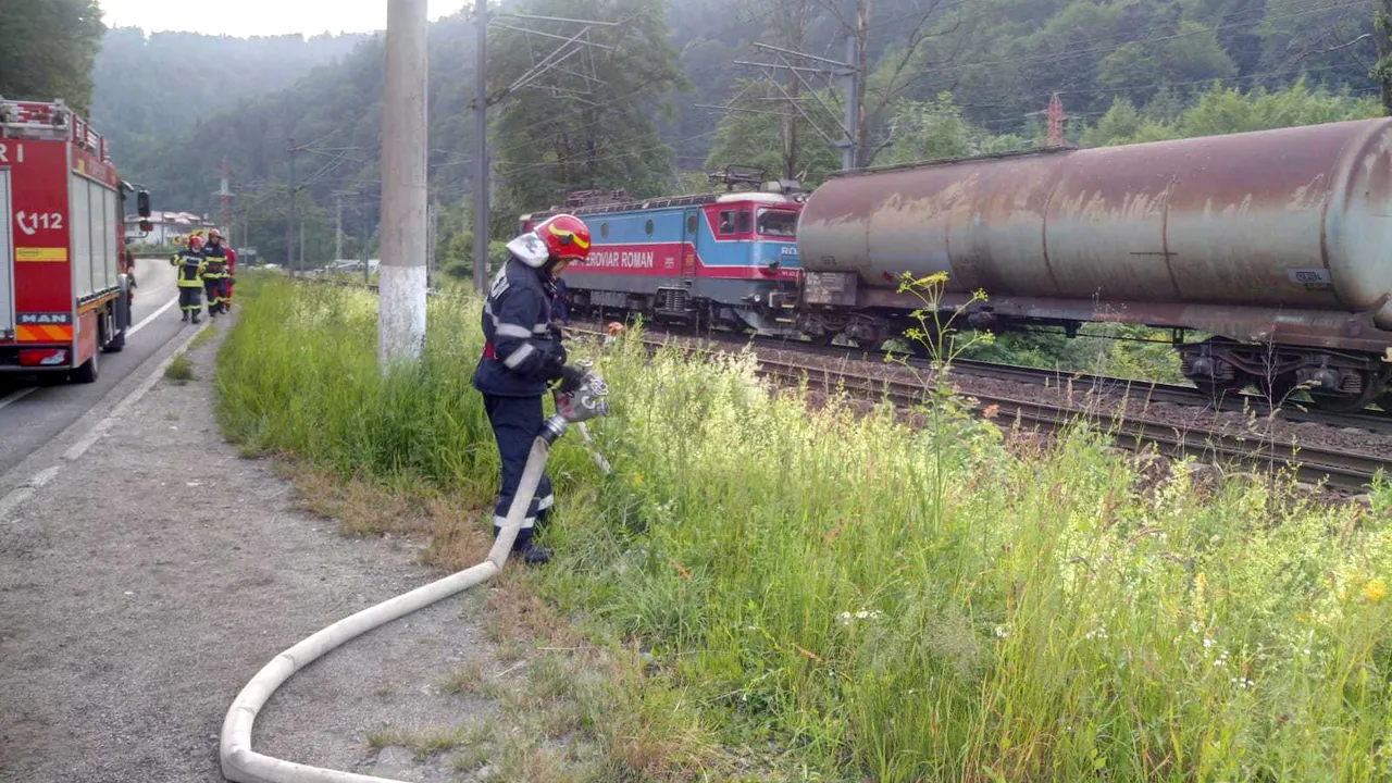 Un vagon cu 56 tone de benzină a luat foc în Prahova. Traficul feroviar este blocat