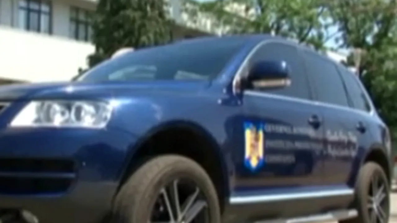 Prefectul de Constanţa şi-a inscripţionat numele pe maşina de serviciu - VIDEO