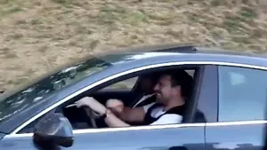 Gest îndoielnic făcut de Horia Brenciu, într-un parc din Capitală VIDEO