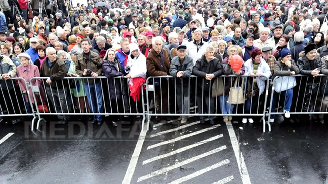 Manifestaţii de amploare în Ungaria: Zeci de mii de susţinători şi opozanţi ai premierului Viktor Orban se reunesc la Budapesta