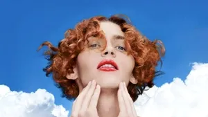 Sophie, artista nominalizată la premiile Grammy, a murit la vârsta de 34 de ani
