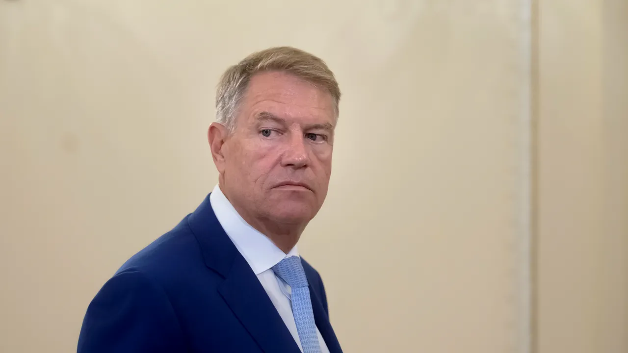 COMENTARIU Sorin Avram: Presa întreabă, preşedintele Iohannis nu răspunde. Preşedintele dă ordin: Guvernul să răspundă!
