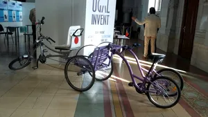 Cea mai rapidă maşină din lume şi bicicleta cu cinci locuri, vedetele Salonului Inovării din Galaţi | FOTO