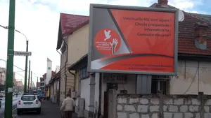 Scandalul mesajelor anti-vaccinare. Panourile publicitare care promovează campanii de sănătate publică, verificate începând de joi