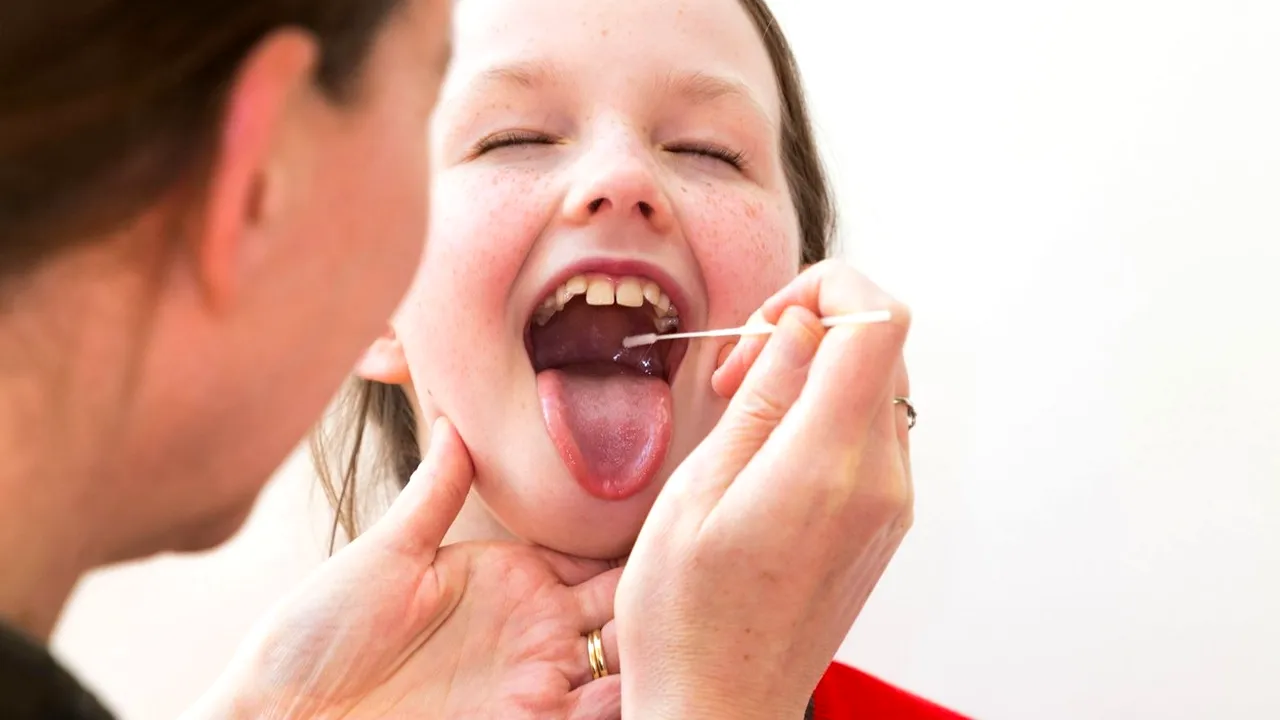RO Vaccinare: În valul Omicron a crescut de patru ori numărul copiilor internaţi din cauza COVID