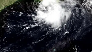 Furtuna tropicală Edouard se îndreaptă spre Texas şi Louisiana