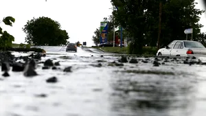 Ploaie torențială și risc de acvaplanare pe Autostrada Soarelui