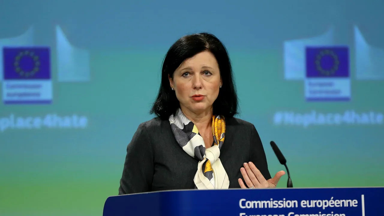 După un MCV critic şi o rezoluţie privind statul de drept, Věra Jourová - comisarul pentru justiţie - se află la Bucureşti. Întâlniri cu Iohannis şi Toader