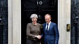Preşedintele Consiliului European anunţă declanşarea procedurii interne pentru faza a doua a Brexit/ Emmanuel Macron: Negocierile pe tema Brexit nu au ajuns nici măcar la jumătate