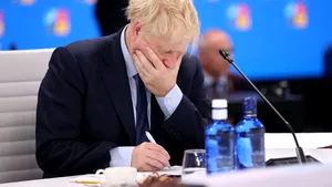 Criza politică din Marea Britanie, ziua 3. Boris Johnson demisionează din funcţia de premier şi renunţă la şefia partidului conservator 