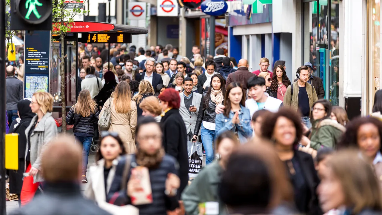 Cifra cetăţenilor din UE care lucrează în Marea Britanie a înregistrat un nivel record, pe fondul unei creşteri semnificative a numărului de bulgari şi români