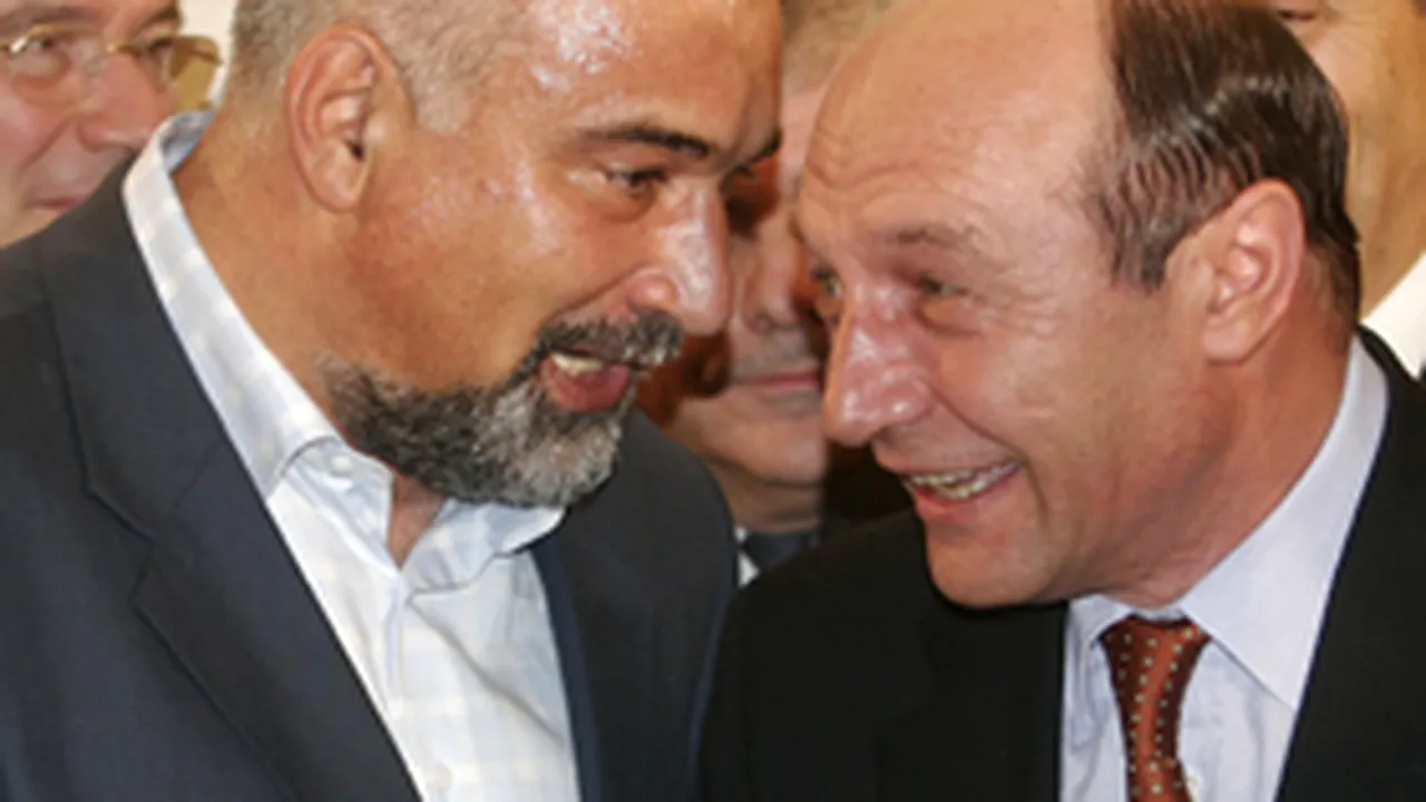 Băsescu: Incompetentul Vosganian a tăiat două avioane pentru Tarom (AUDIO)