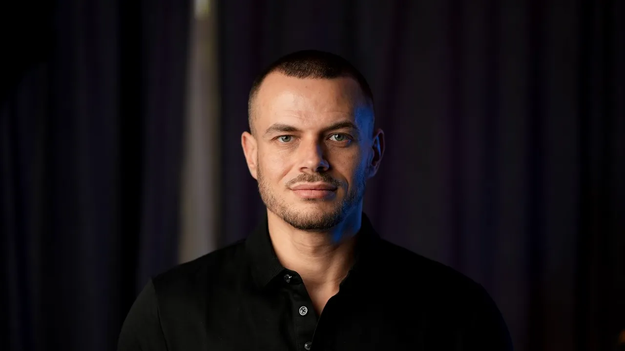 O echipă de români a creat prima reţea socială monetizabilă fără reclame din lume